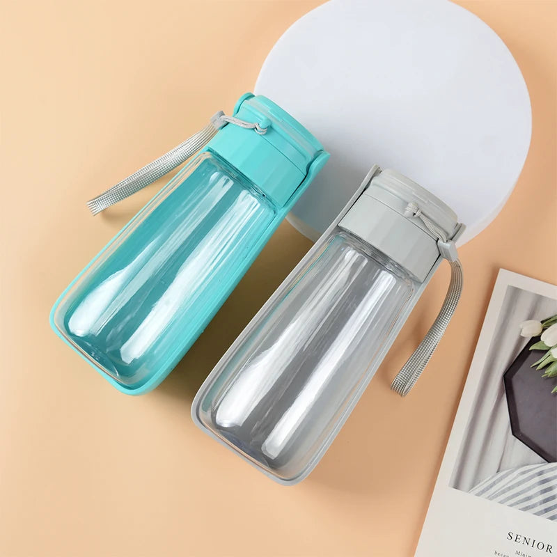 Foldable dog water bottle detail